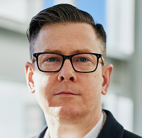 CEO Alexander Hughes in einem Porträt als Führungskraft eines Krypto-Handelsunternehmens