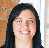 Porträt von Sophie Hartwell, Leiterin des Kundensupport-Serviceteams